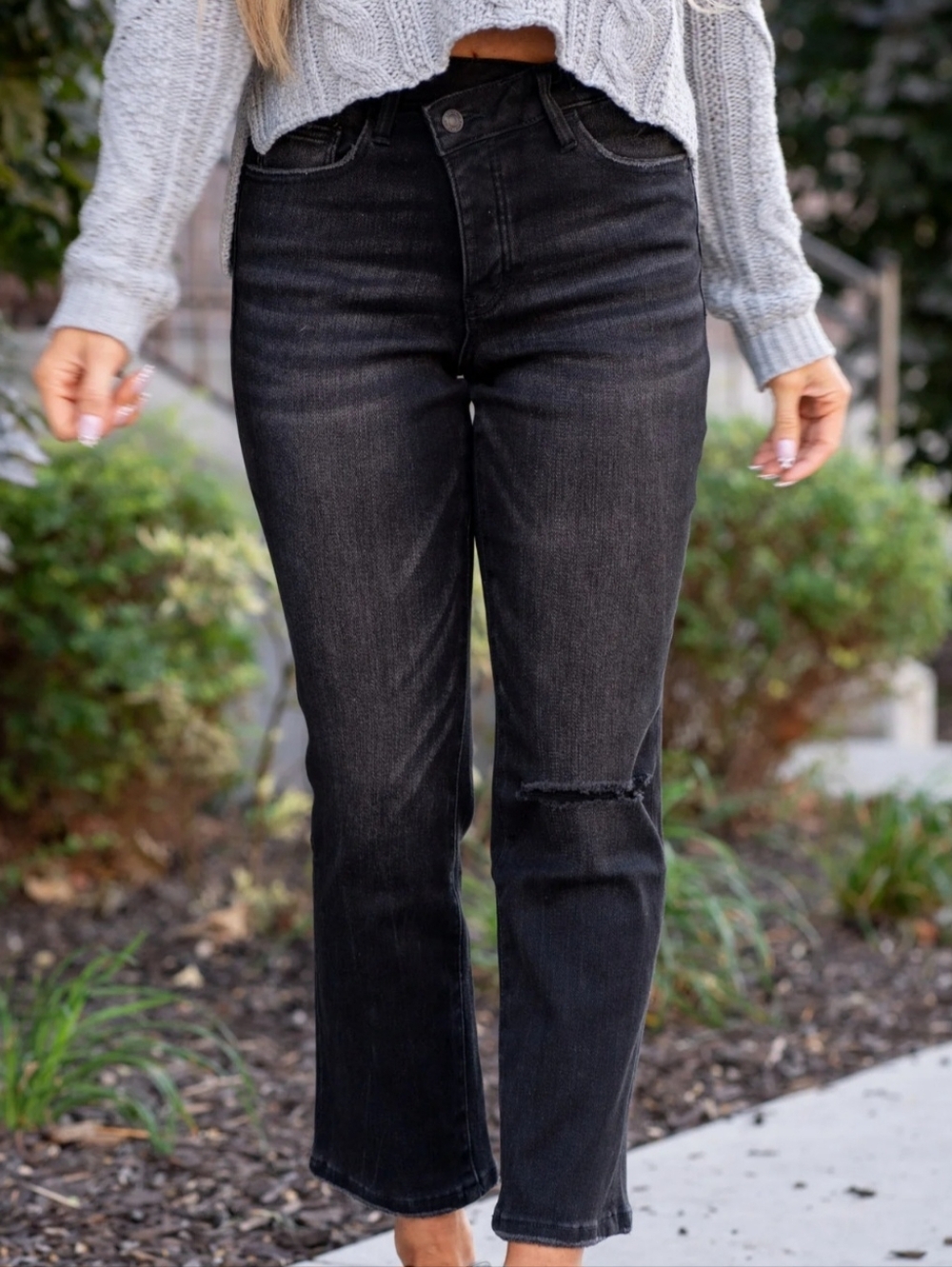 Lovervet by VERVET “Well Behaved” Jeans Size 30/11 • Black Distressed Inseam 26"